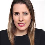 Maestra de educación primaria con mención en Pedagogía terapéutica y Audición y Lenguaje, imparte refuerzo de todas las asignaturas, adaptando las enseñanzas a las dificultades y necesidades de cada alumno. También cuanto con máster en psicopedagogía